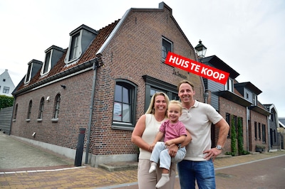 Achter de gevel van de oude smederij schuilt een verrassend modern woonhuis
