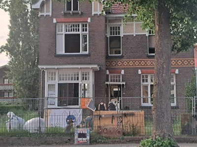 Nijmeegse villa van bekende vastgoedmagnaat gekraakt, pand staat al zeker zes jaar leeg