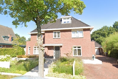 Fundaparel: deze villa heeft een eigen kroeg én gastenverblijf