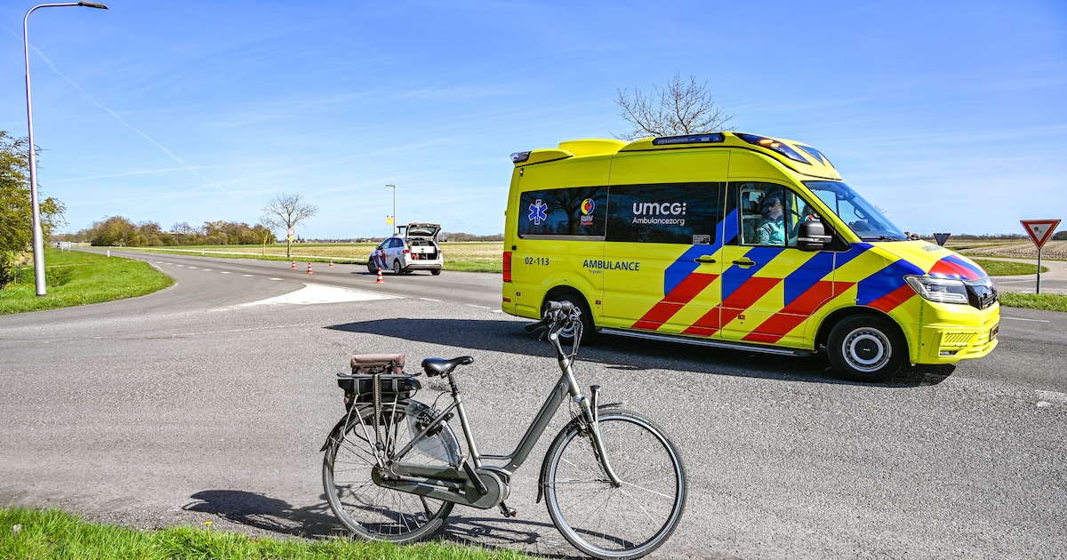 Fietser gewond na botsing met auto in Firdgum