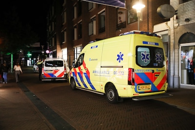 Jongeman gewond bij mogelijk steekincident in centrum Apeldoorn