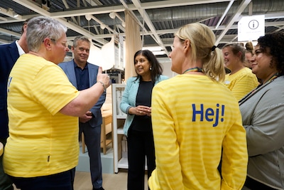 Na hersenbloeding weer aan het werk: Monique Smits laat zien dat het kan en inspireert minister Paul
