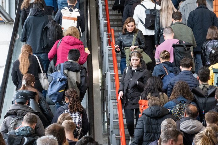 Roltrap op Amersfoort Centraal is al maanden defect: zolang gaat het ...
