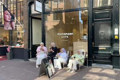 Blauwe smoothies en lattes met botersmaak: nagelsalon in Arnhem is nu ook een koffiebar