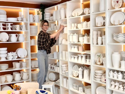Ingrid opent een studio waar je keramiek kunt schilderen in Woerden: ‘Even lekker offline’