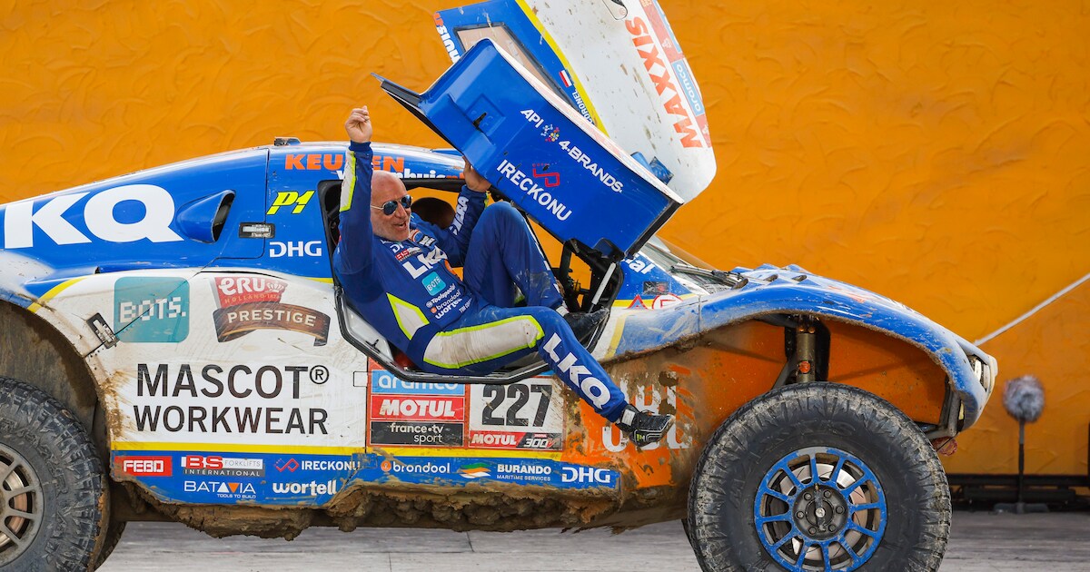 Auto volledig in puin na crash, toch haalde Tim Coronel na 8549 ...