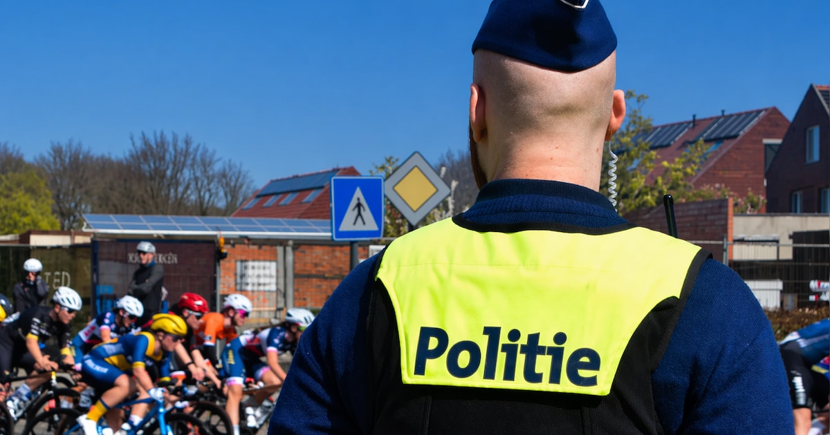 Turfkoers in Nieuwmoer lokt veel volk, één incident met seingever