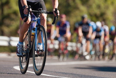 Fietsen over de startbaan: Vliegveld Twenthe decor voor uniek Bike Festival