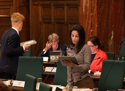 Rotterdam werkt aan veiligere nachten voor vrouwen: Denk pleit voor taxikorting, PvdA wil vrouwenzones op parkeerplaatsen