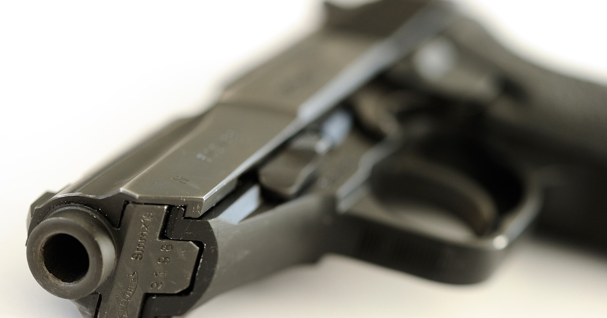 Doorgeladen pistool onder kussen en meer wapens in huis Voorburg