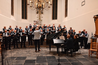 Maas & Waals Mannenkoor houdt open repetitie in Bergharen