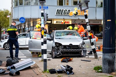 Gewonden bij eenzijdig ongeval bij Oostplein in Rotterdam