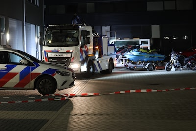 Jetski’s, voertuigen en 30.000 wietstekken in beslag genomen bij inval in Zoetermeer