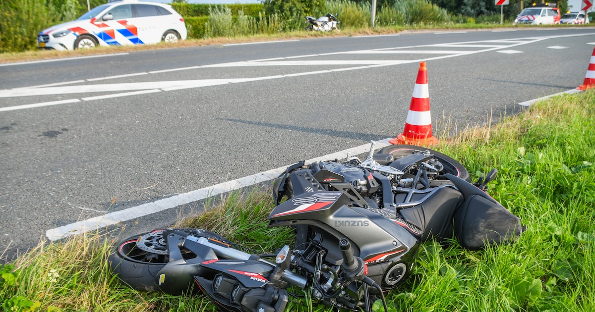 Motor breekt in tweeën bij ongeluk op N228, slachtoffer moet spoed naar ziekenhuis | 112 nieuws Mont