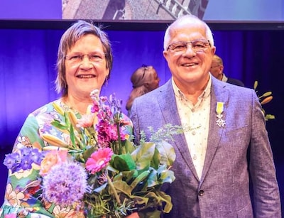 Koken voor daklozen en hulp voor arme landen: Zwols echtpaar verrast met dubbel lintje