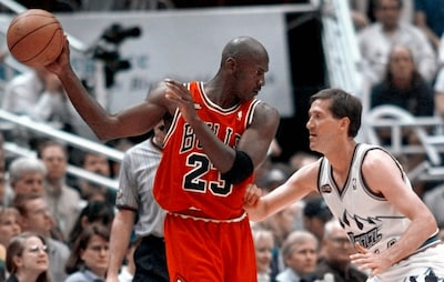 Shirt van basketballegende Michael Jordan verkocht voor recordbedrag van 14 miljoen dollar