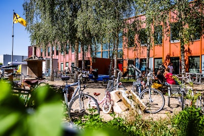 College zwijgt over groter azc in gemeentekantoor: ‘Verschillende mogelijkheden verkend’