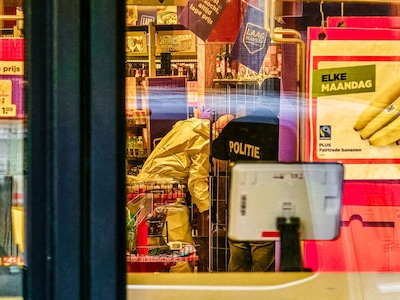 Zoektocht naar mogelijk explosief: supermarkt Plus Eschmarke in Enschede afgesloten