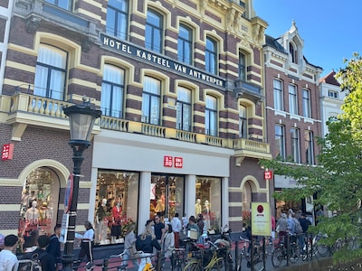 Alvast binnengluren: zo ziet de nieuwe Uniqlo in Utrecht eruit