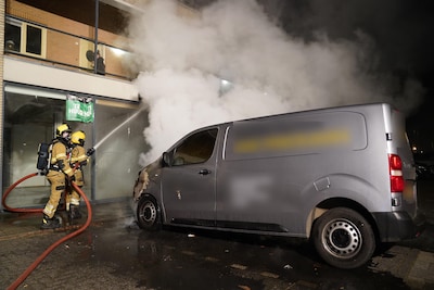 Verdachte autobranden Rosmalen heeft bijzondere verklaringen: ‘Ik zocht met aansteker naar mijn sleu