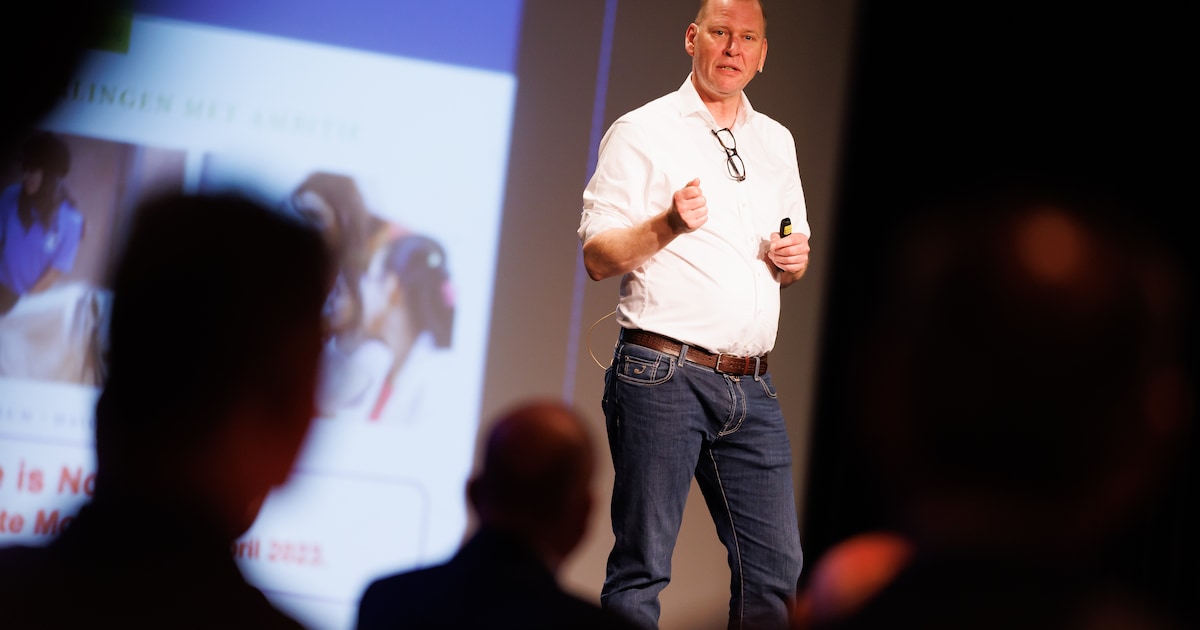 Eric van ’t Zelfde van tv-programma Dream School spreekt in Naaldwijk