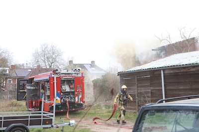 Brand uitgebroken in bijgebouw aan Kerkstraat in Nijverdal
