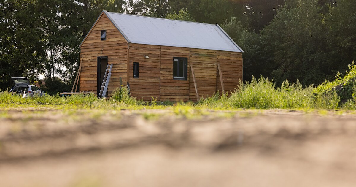 Buurt schrikt van eerste ‘mini-woning’ in Sprang-Capelle: ‘Is dit een ...