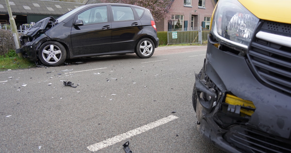 Auto tegen lantaarnpaal na botsing met bestelbus op Kanaaldijk in Heerde