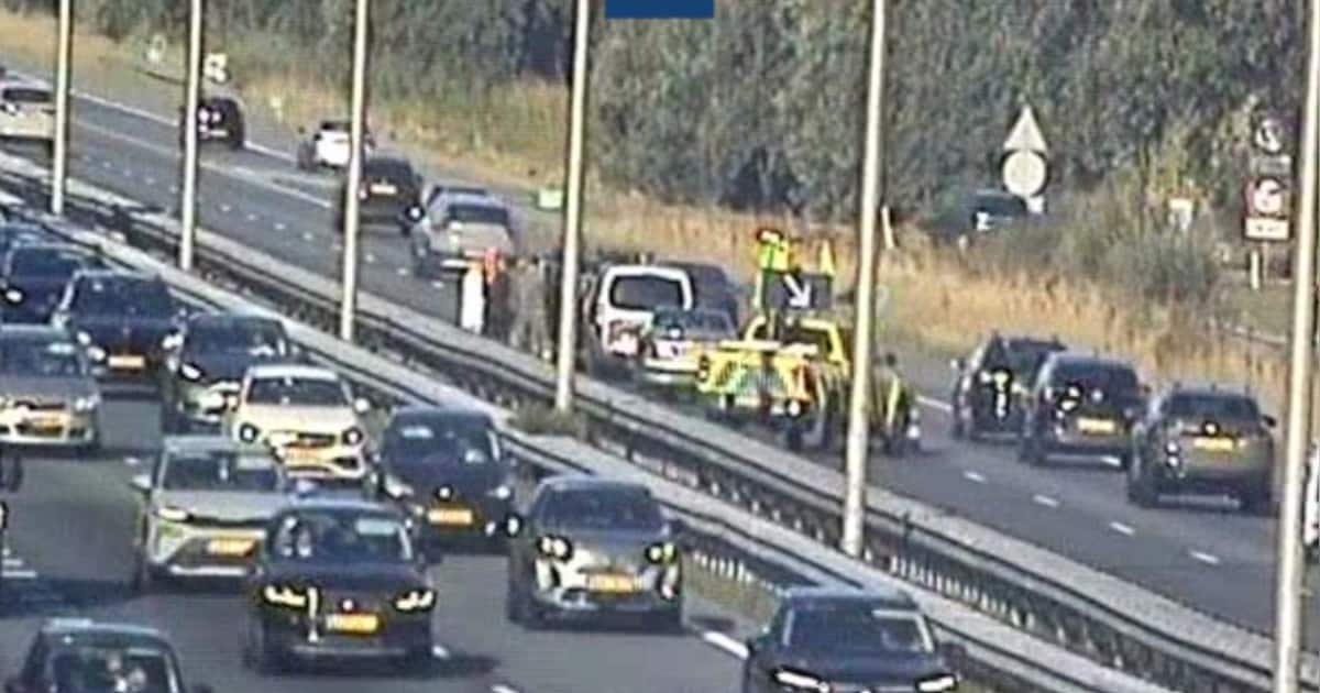 Ongeval met meerdere voertuigen op A1 bij Barneveld zorgt voor flinke file richting Amersfoort