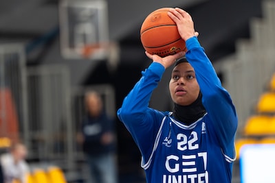 GET United walst over concurrent Leiden heen en kijkt omhoog