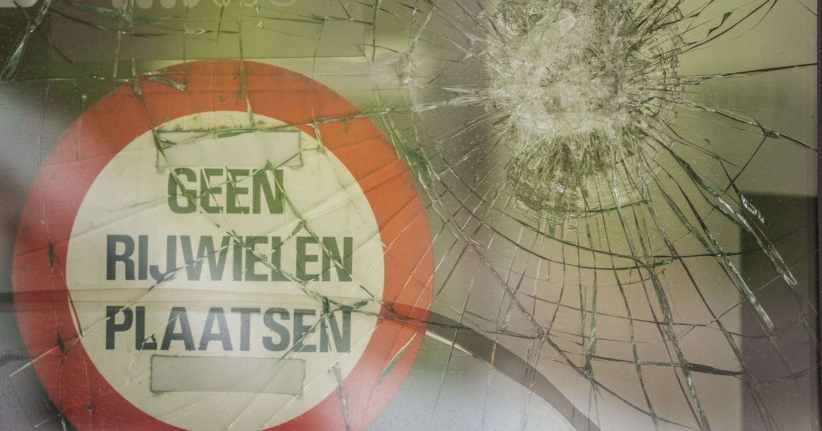 IJsselsteiner (20) aangehouden voor bekogelen van agent met vuurwerk