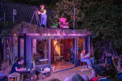 Sterrenkijken, likes verzamelen of blaadjes bestuderen: drie acteurs zoeken naar zin bij Theater Op