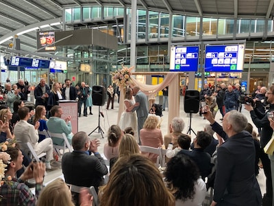 Van trouwen op Utrecht Centraal tot aanzoek in de bieb: 5 x romantische verhalen