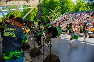 Feestje: Haagse brassbands nemen het Zuiderpark over voor Brass in the Park