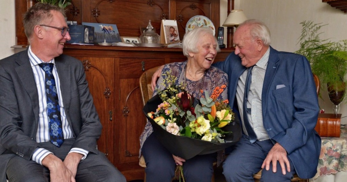 Locoburgemeester bezoekt 65-jarig bruidspaar in Lopik