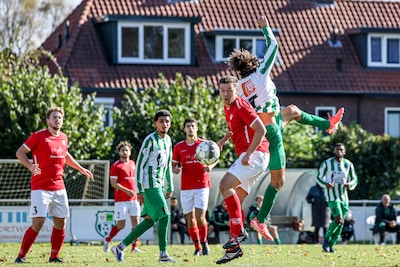 Dit zijn de uitslagen, doelpuntenmakers en wedstrijdverslagen van het amateurvoetbal op zondag