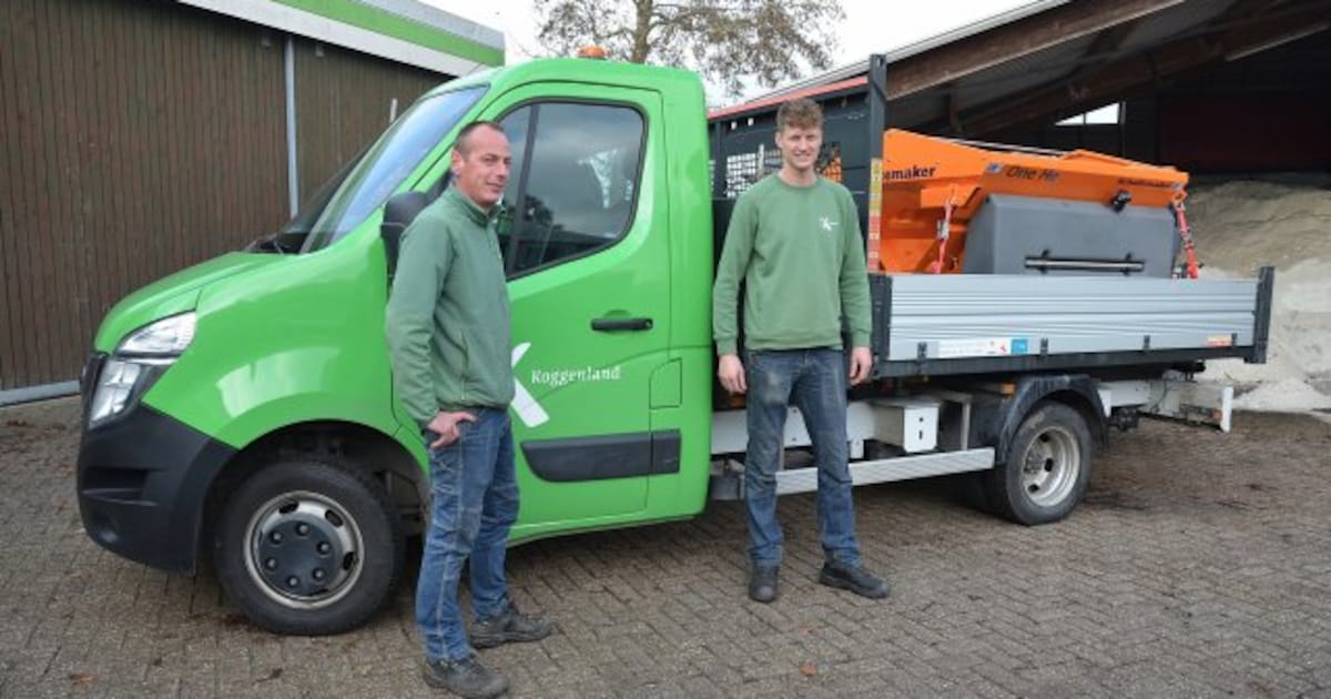 Twee nieuwe elektrische strooiwagens rijden deze winter door Koggenland tegen de gladheid
