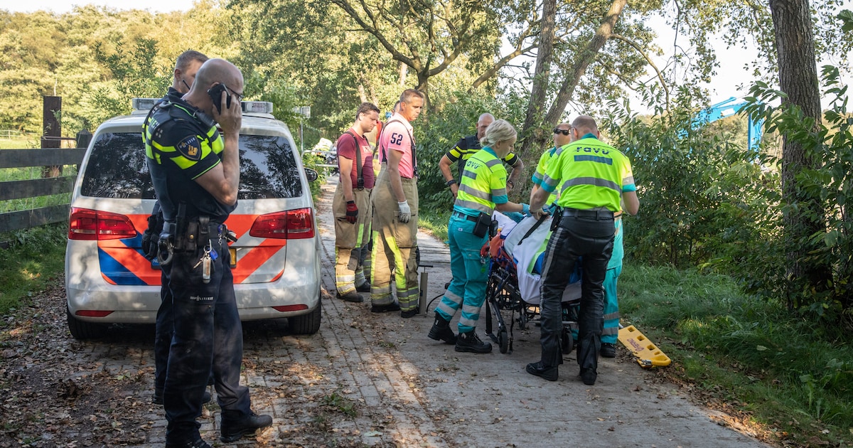 Omstanders redden man in scootmobiel uit sloot in Soest