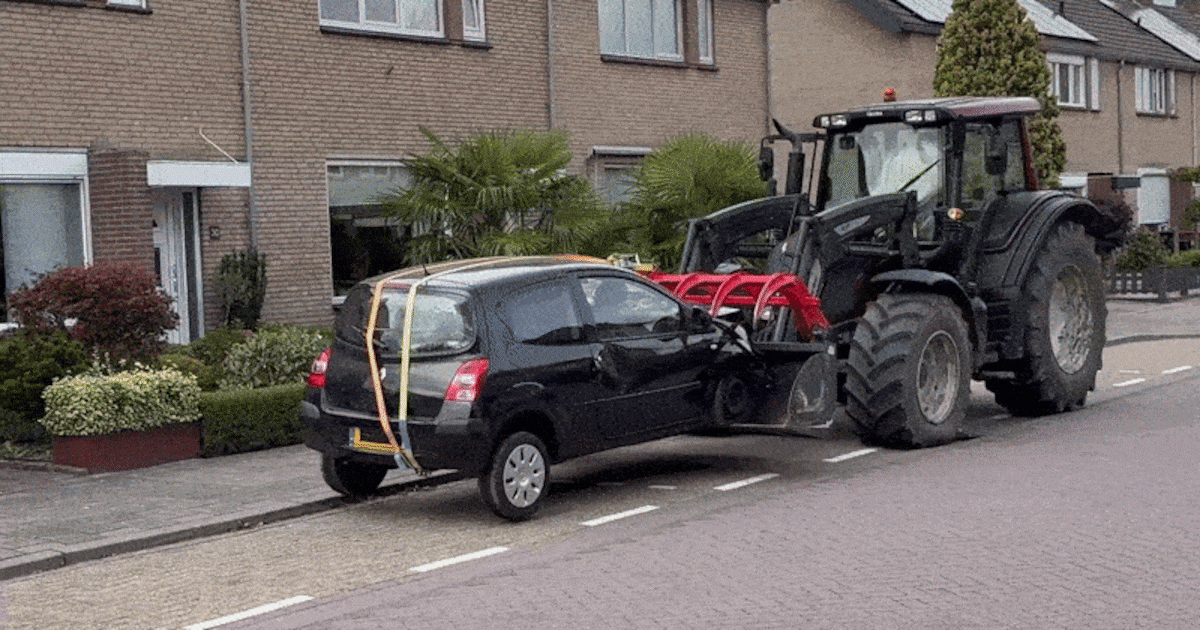 Boer Jan uit Steenbergen brengt auto terug na ongeval in loods