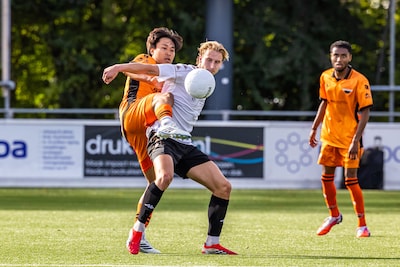 Smitshoek en VOC winnen bekerduel: Japanse spits Konishi maakt twee goals tegen Rockanje