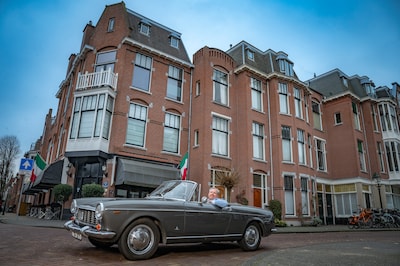 In Italiaans design rijdt Volkert door Haagse straten: ‘Geluid en beleving van motor onderdeel van d