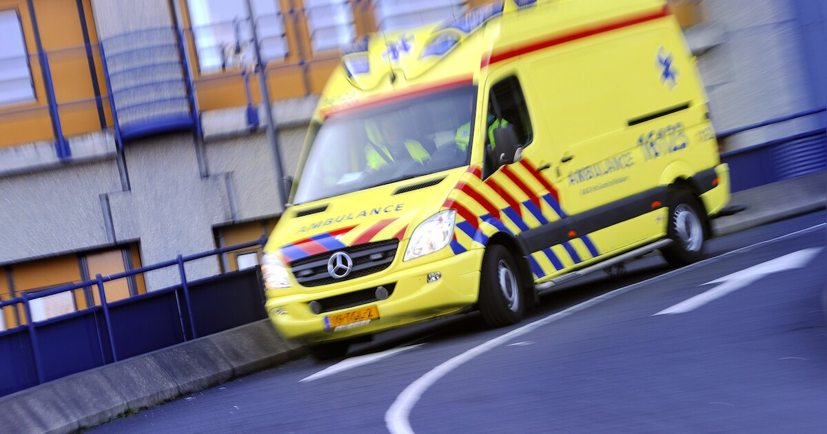 Auto over de kop bij ongeluk Ringweg-Randenbroek