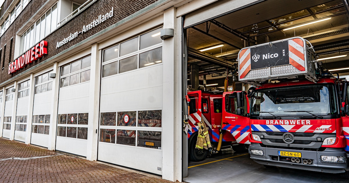 Grote brand met veel rook in flat in Nieuw-West