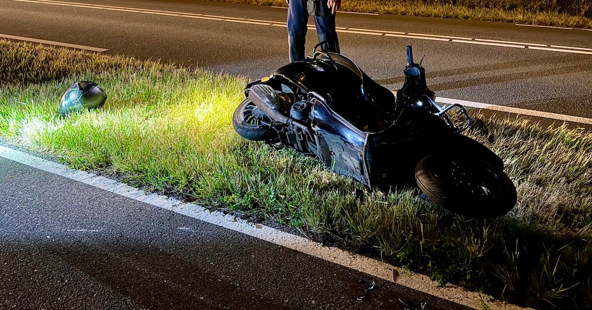 Scooterrijder gewond na aanrijding motorrijder op Randweg in Enkhuizen