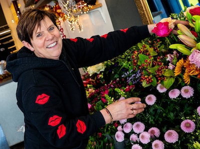 Ingrid werd als twintiger eigenaar van haar bloemenwinkeltje, nu stopt ze ermee: ‘Vervelend dat bloe