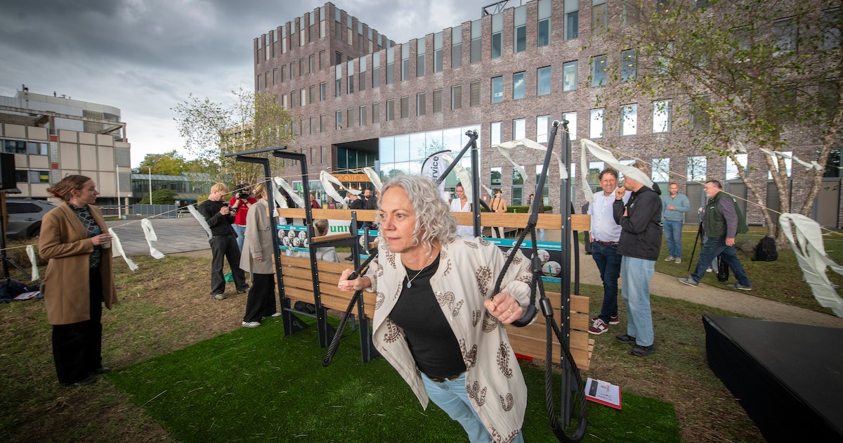 Papendrecht opent nieuwe beweegbank in beweegtuin