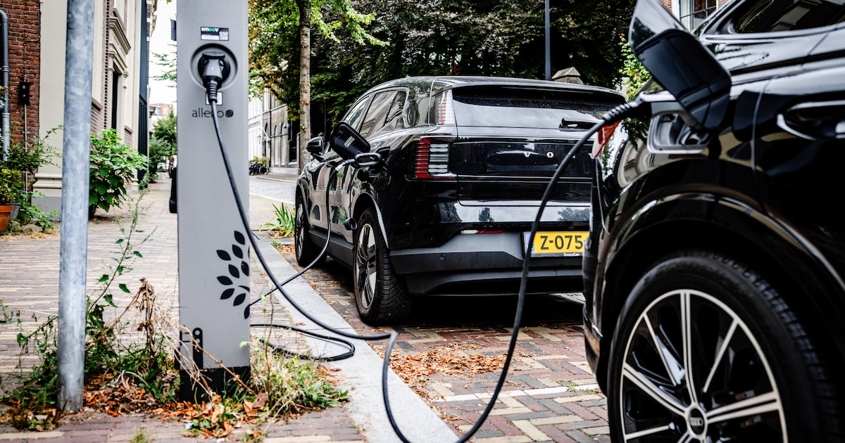 Twee snellaadpunten geopend: gemeente Edam-Volendam wil 'wildgroei' aan laadpalen voorkomen