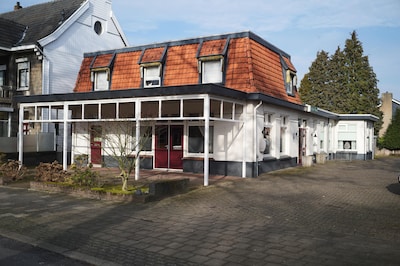 Café De Boom sluit deuren; woningen op prominente plek tegenover vijver