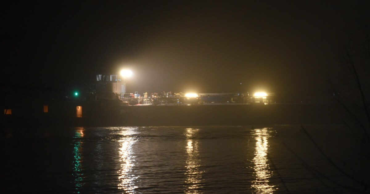 Vastgelopen tankschip op de Waal bij Brakel losgetrokken