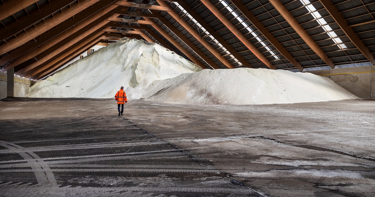 Gemeente Bergen kampt met tekort aan strooizout, alleen hoofdroutes gestrooid